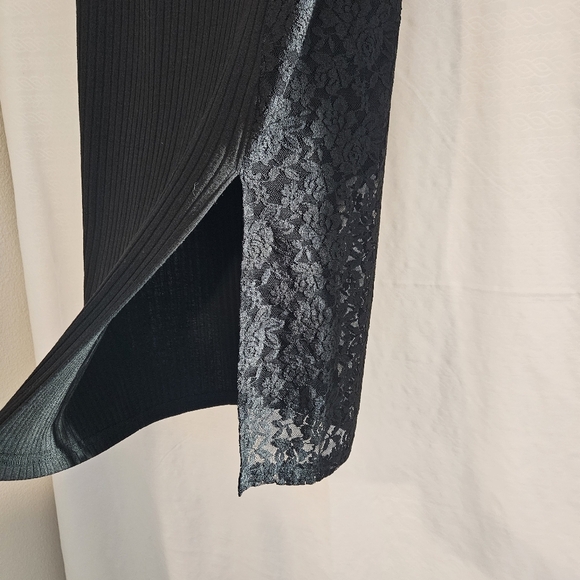 Plaid With Lace-Detail Midi Skirt.‎ - Picture 7 of 11